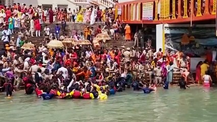 Ribuan Orang di India Positif COVID-19 Usai Mandi Massal di Sungai Gangga