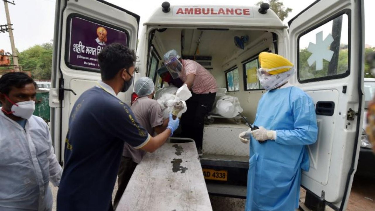 India sees 2.34 lakh cases in new daily record