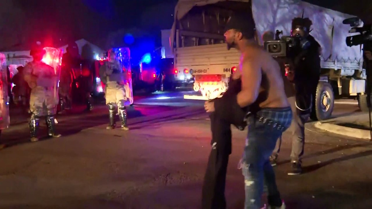 Feuerwerkskörper, Tränengas - erneute Proteste gegen Polizeigewalt und Rassismus