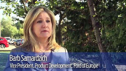 Regardez la Ford qui évite les obstacles toute seule