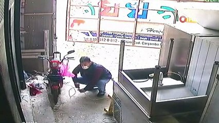 Sahibinin önünde elektrikli bisiklet hırsızlığı böyle görüntülendi