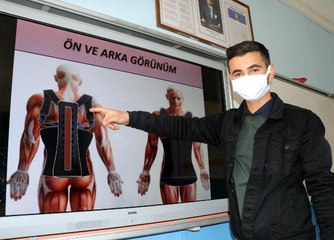 BABASININ HASTALIĞI İLHAM OLDU, OMURGA APARATI TASARLADI