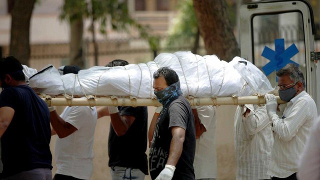 Mirzapur: Family members packed corona patient's body