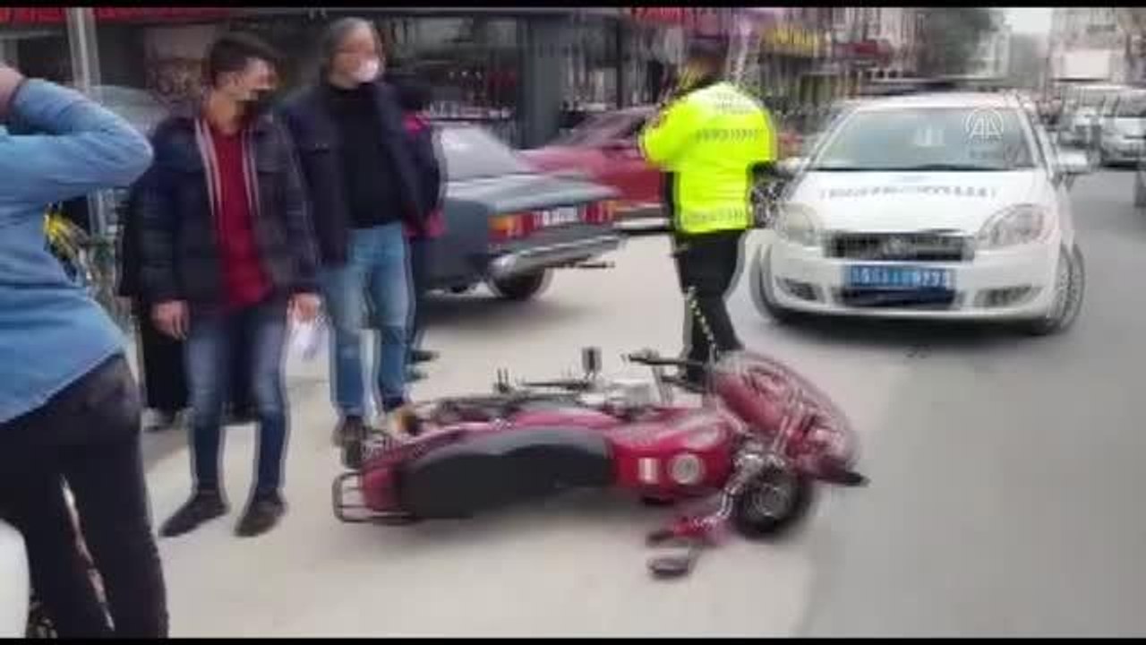 Son dakika haberleri... Otomobille motosikletin çarpıştığı kazada, 1 kişi yaralandı