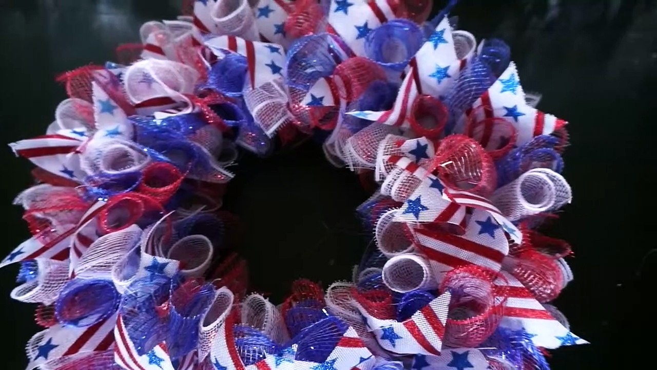 Diy: Deco Mesh Patriotic Wreath With Ribbon || Dollar Tree Under $10 || 4Th Of July