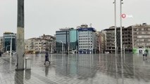 İstanbul'da yağmur etkili oldu, Taksim Meydan ve İstiklal Caddesi boş kaldı