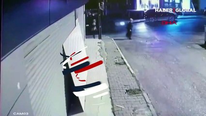 Yolda yürüyen kadınlara kapkaç yapan şüpheli yakayı ele verdi