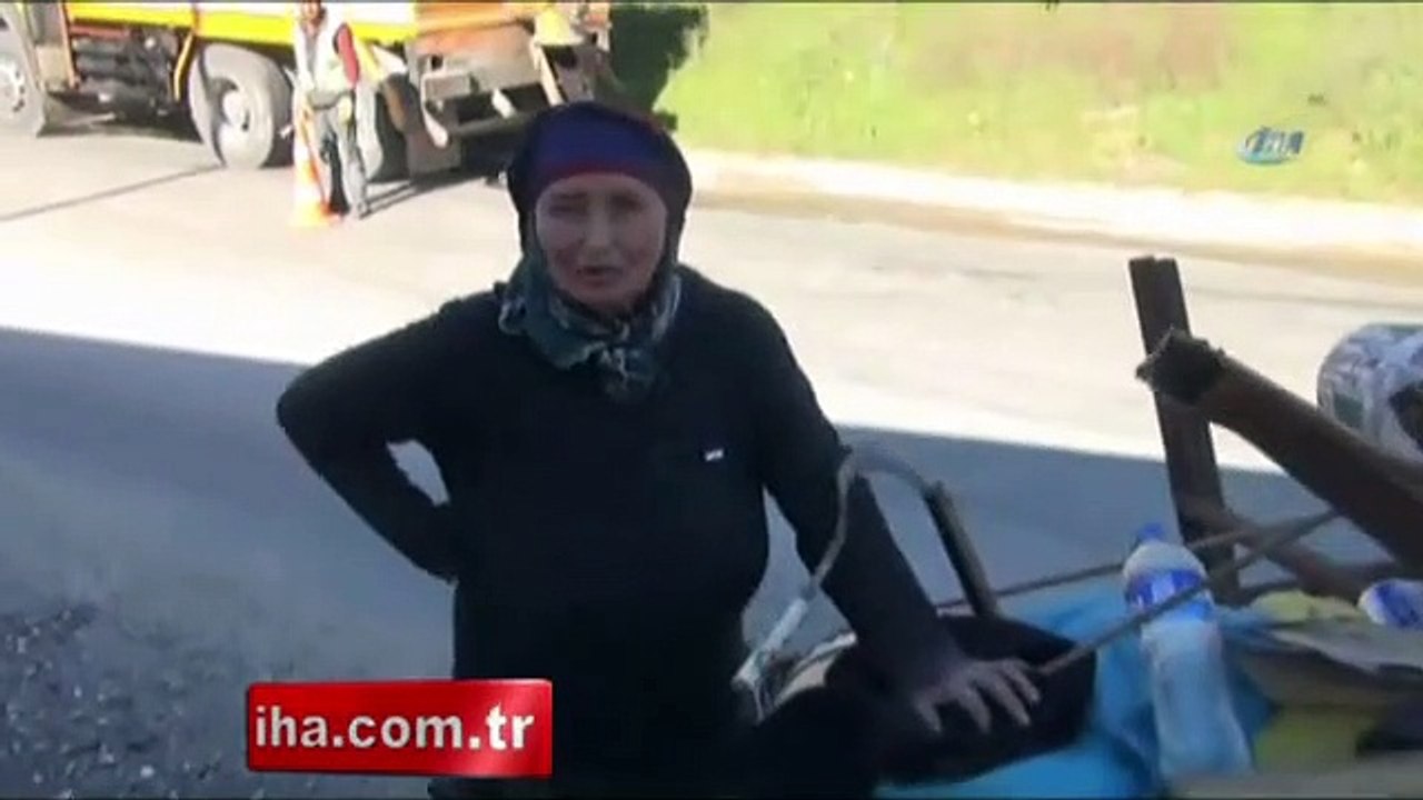 Nazmiye nine, hacca gidebilmek için hurda topluyor