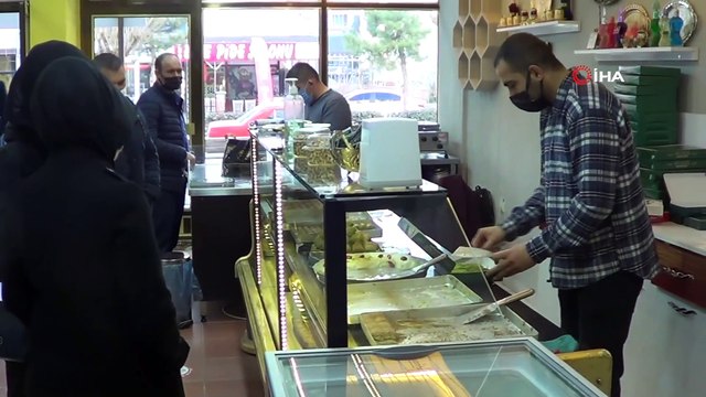 Sandıklı’da iftar sofralarının vazgeçilmez lezzeti ‘Soğuk baklava’