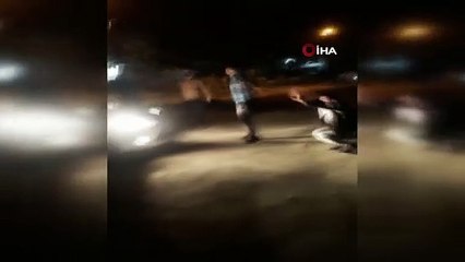 Arnavutköy’de kısıtlamayı hiçe sayan gençler yol kenarında müzik çalıp oynadı