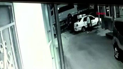 Kısıtlamada, otomobilden 5 dakikada teyp hırsızlığı kamerada