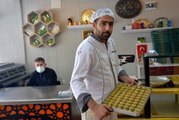 Sandıklı'da iftar sofralarının vazgeçilmez lezzeti 'Soğuk baklava'