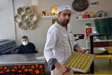 Sandıklı'da iftar sofralarının vazgeçilmez lezzeti 'Soğuk baklava'