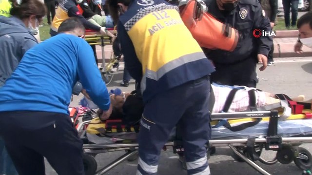 Hafif ticari araç ile otomobilin çarpıştığı kazada can pazarı yaşandı: 1'i ağır 5 yaralı