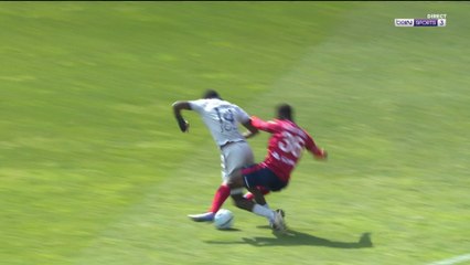 Le tacle terrible de Seidu sur Thiaré !