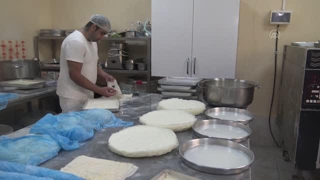 AFYONKARAHİSAR - Sandıklı'da soğuk baklava iftar sofralarını tatlandırıyor
