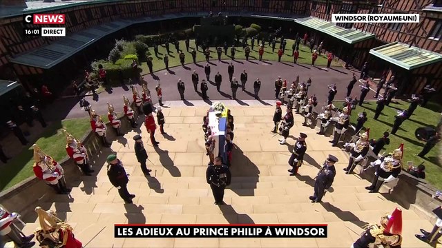 Funérailles du Prince Philip : Regardez la minute de silence observée à 16 heures dans tout le Royaume-Uni en hommage au Prince