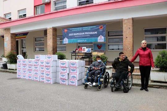 - Türkiye Diyanet Vakfı'ndan Ramazan ayında Arnavut halkına yardım eli