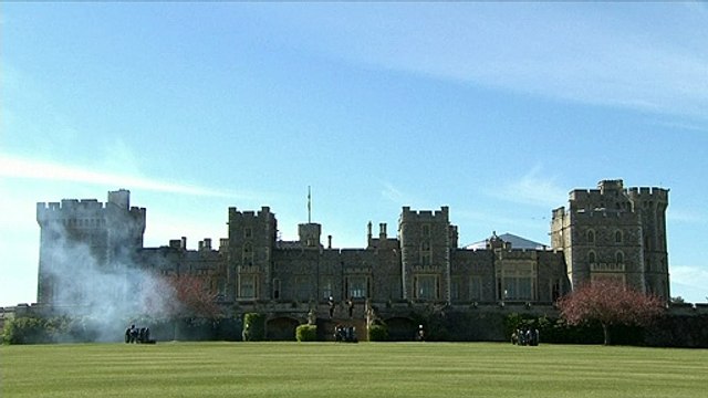 Prince Philip: UK gun salutes mark national minute’s silence