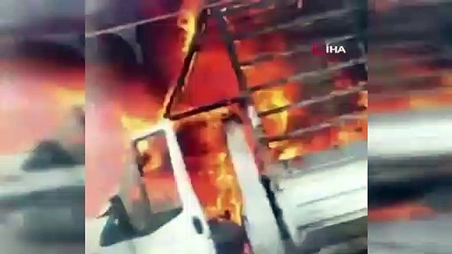 Seyir halindeki kamyonet alev alev yandı