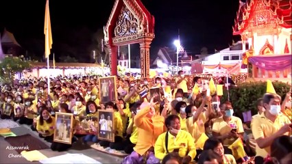 ในหลวง ราชินี เสด็จพระราชดำเนินไปทรงบำเพ็ญพระราชกุศลถวายผ้าป่า ณ วัดช่องแค หลวงพ่อพรหม นครสวรรค์