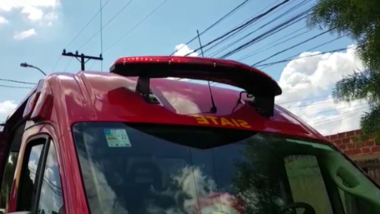 Idosa de 63 anos é socorrida após sofrer queda em residência