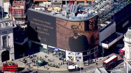 Famous Piccadilly Circus billboard pays tribute to Duke