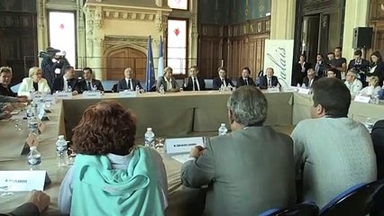 Migrants: en visite à Calais, Sarkozy prône la fermeté