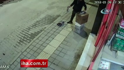 Harçlığı az bulan genç babasının dükkanını soydu