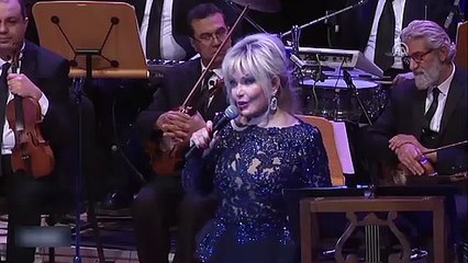 Emel Sayın Mehmetçiğe dua ederken gözyaşlarını tutamadı