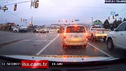 Kamyon araçların arasına böyle daldı