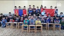 Moğolistan’daki Kazak çocuklar Türk ordusu için dua ediyor