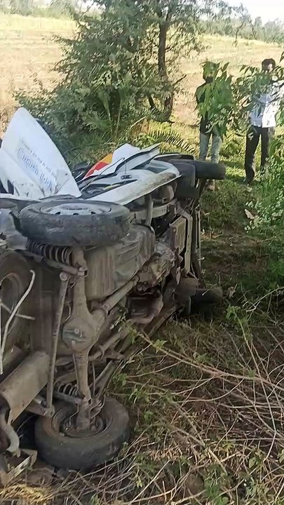 सलसलाई क्षेत्र में पलटी एंबुलेंस, एक की मौत