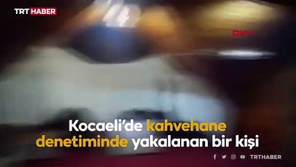 Kumar baskınında ceza yememek için çarşafın altına gizlendi