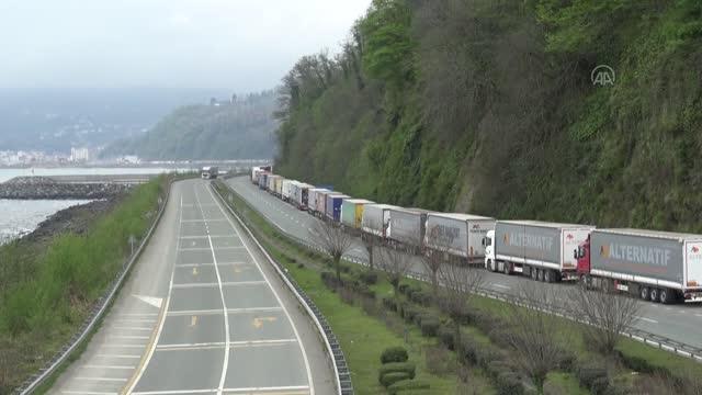 Sarp Sınır Kapısı'nda yoğun tır kuyruğu oluştu