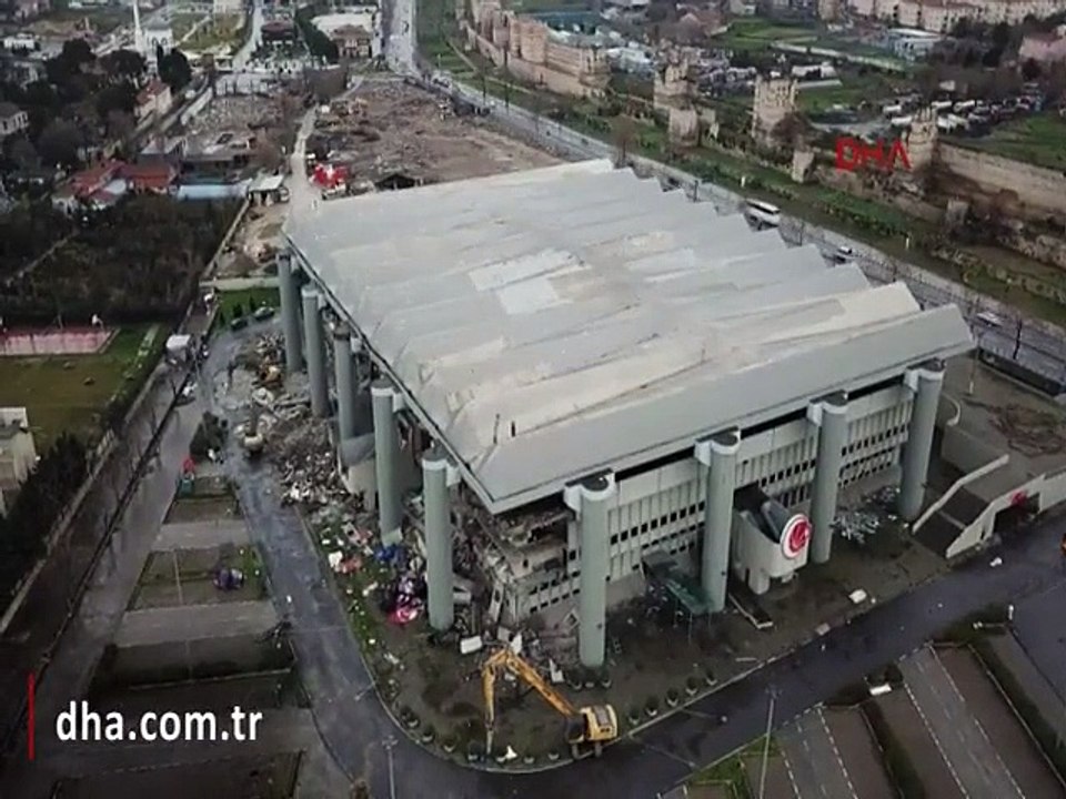 Abdi İpekçi Spor Salonu’nun yıkımına başlandı