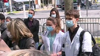 "L'hôpital tue ses internes" : rassemblement devant le ministère de la Santé