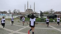 Selimiye Camisi'nin UNESCO'ya girişinin 10. yıl dönümünde atletler cami çevresinde 10 tur attı
