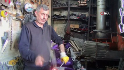 Ramazanda 70 derece sıcağın altında çalışıyor