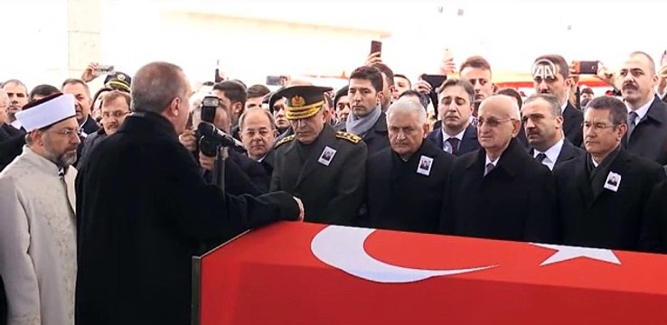 Cumhurbaşkanı Erdoğan şehit cenazesinde gözyaşlarına hakim olamadı