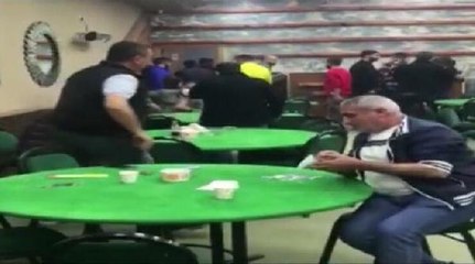 İZMİR'DE KUMAR OYNARKEN YAKALANAN 208 KİŞİYE 480 BİN LİRA CEZA