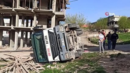 Gercüş'te beton mikseri devrildi