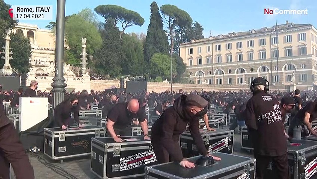 Italian entertainment workers protest against Covid closures