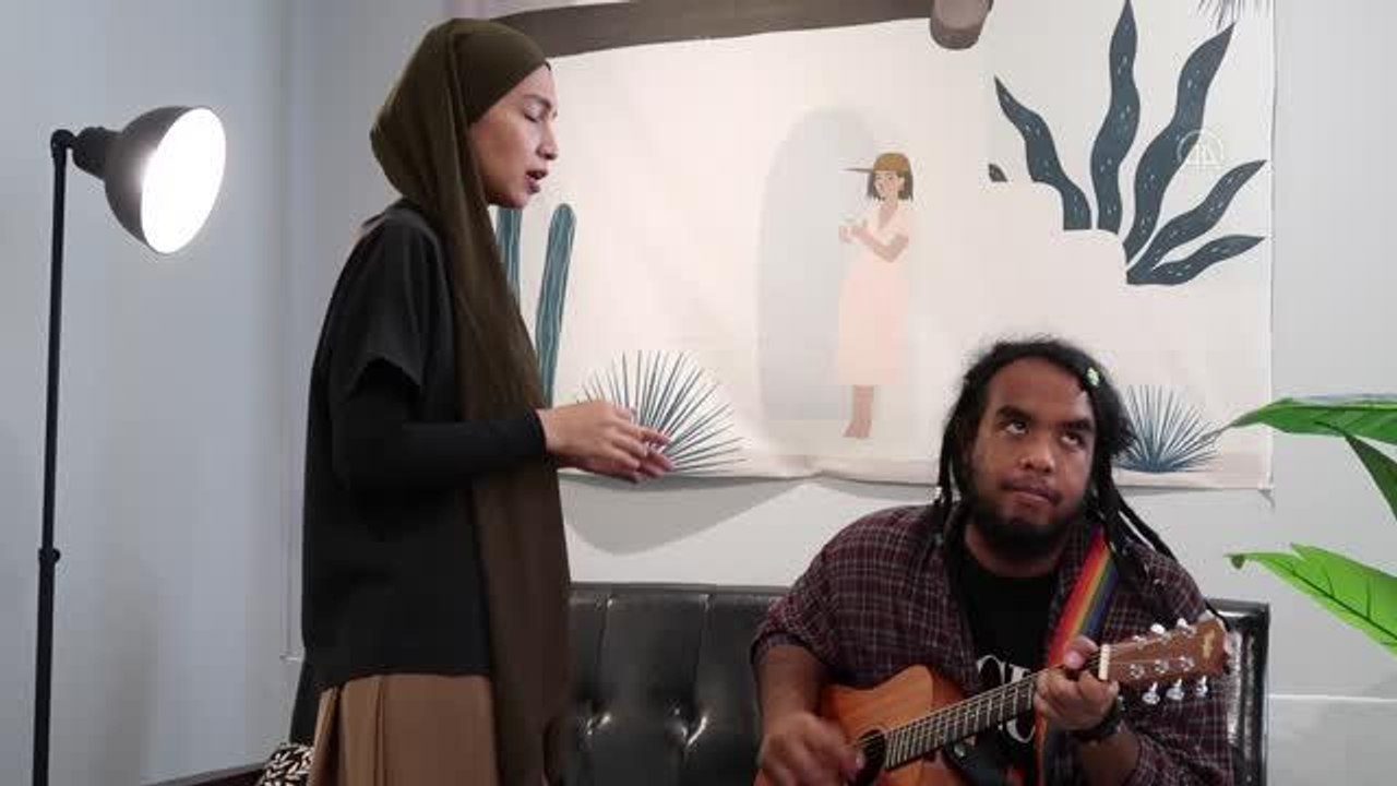 KUALA LUMPUR - MRKH sendromlu Malezyalı müzisyen, kendisiyle aynı sendromu yaşayan kadınların sesini duyurmaya çalışıyor