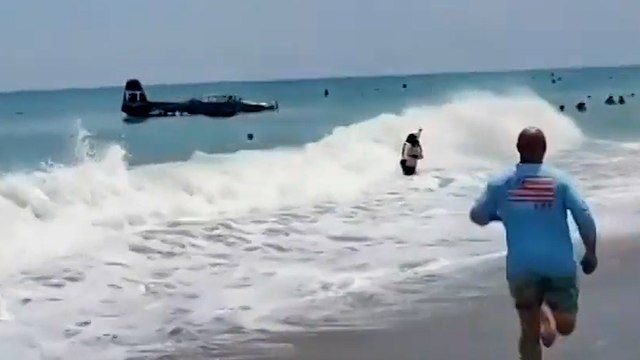 Un pilote contraint d'amerrir en urgence le long d’une plage bondée en Floride