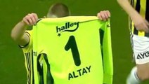 Szalai golü atar atmaz Altay'ın formasına koştu ve arkadaşına mesaj yolladı