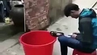 short funny videos⏩ FUNNY CHINESE PRANK ON FRIEND