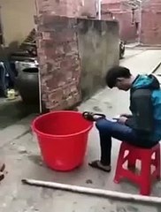 short funny videos⏩ FUNNY CHINESE PRANK ON FRIEND