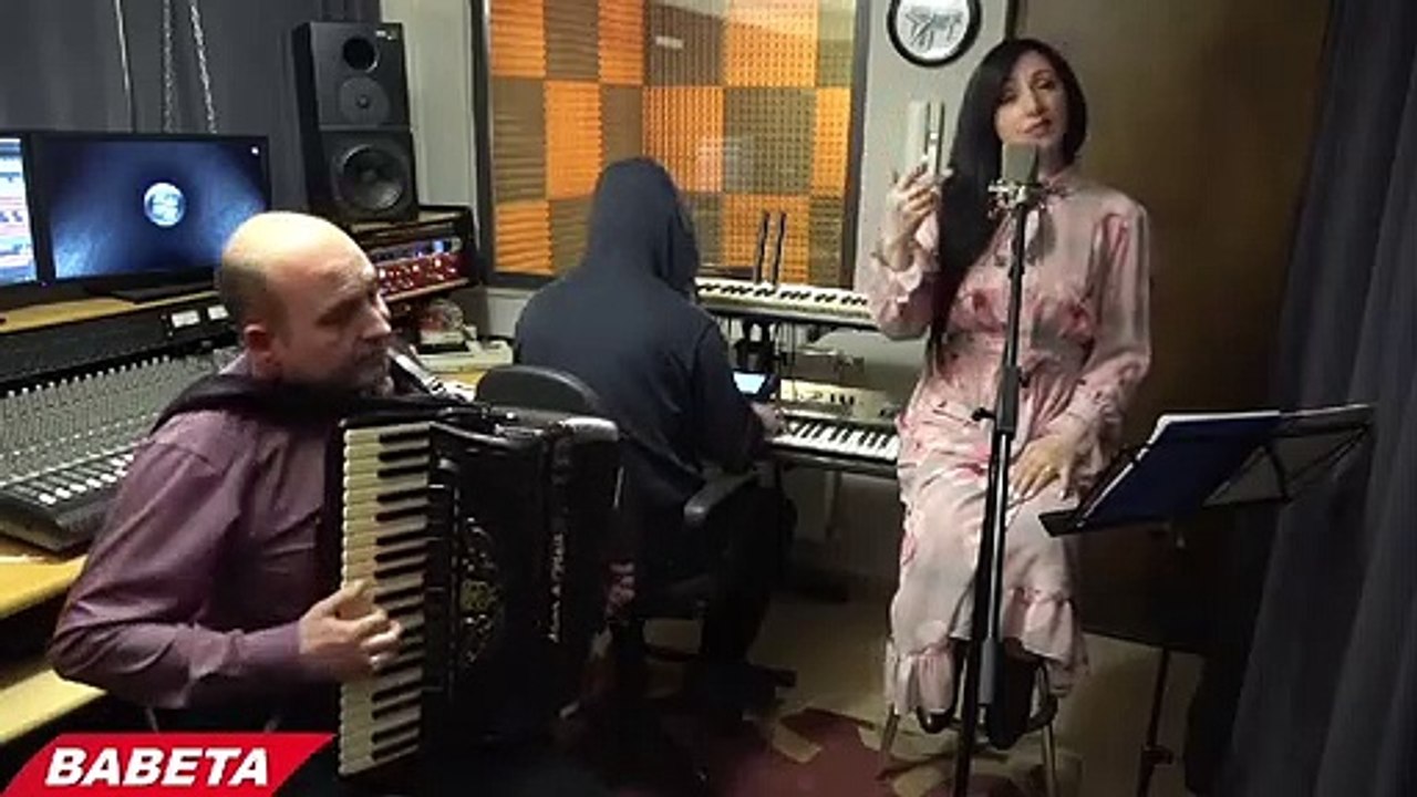 -Tuj u ngjit Bunës përpjete