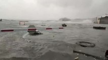 Filipinas sufre los destrozos del tifón Surigae, de categoría 4
